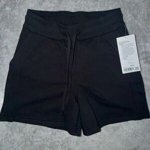 Lululemon Athletica NWT Women’s Size 6 High-Rise Black Scuba 5” Athletic Shorts
